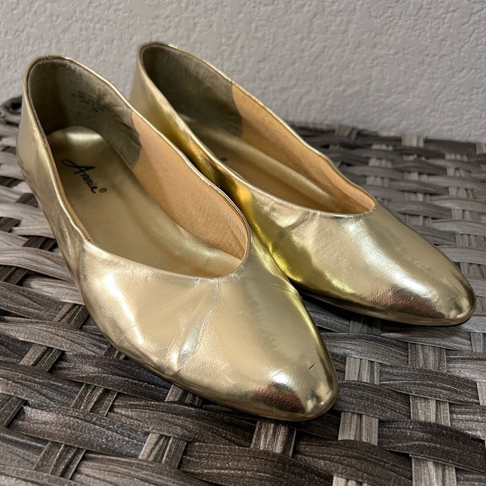 Vintage Gold Annie Kitten/Wedged Flats - Picture 2 of 7